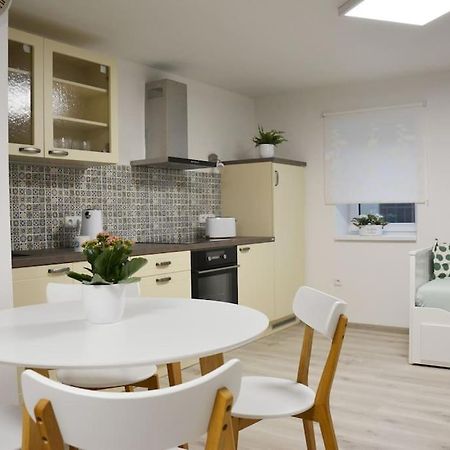 Apartman Kvetinovy Dum Hluk Exteriér fotografie