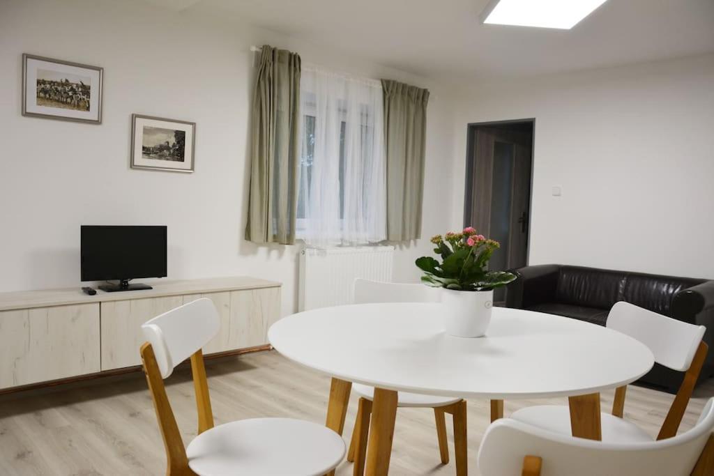 Apartman Kvetinovy Dum Hluk Exteriér fotografie