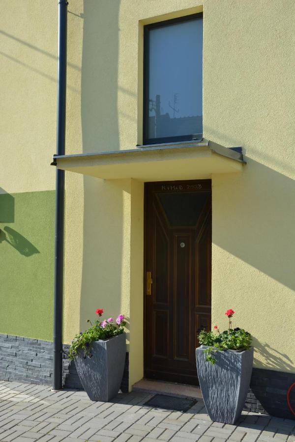 Apartman Kvetinovy Dum Hluk Exteriér fotografie