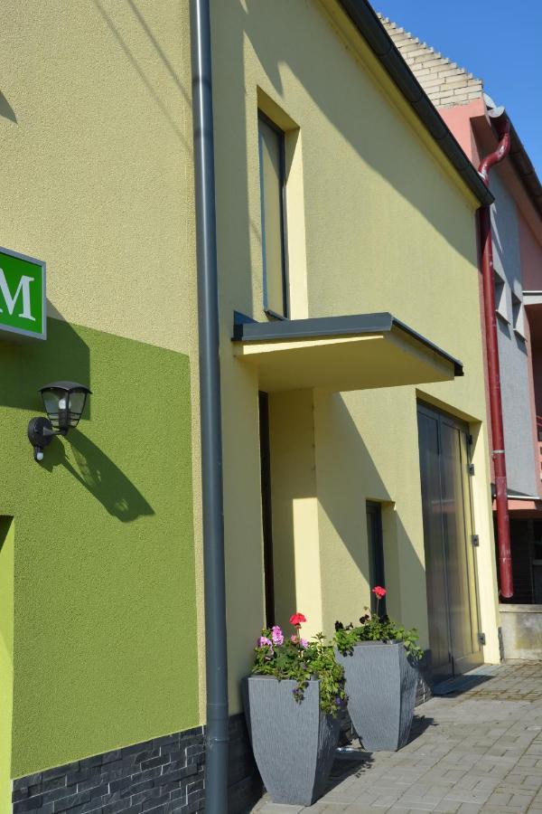 Apartman Kvetinovy Dum Hluk Exteriér fotografie