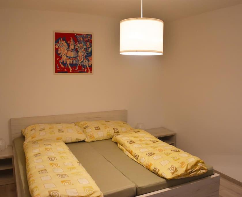 Apartman Kvetinovy Dum Hluk Exteriér fotografie