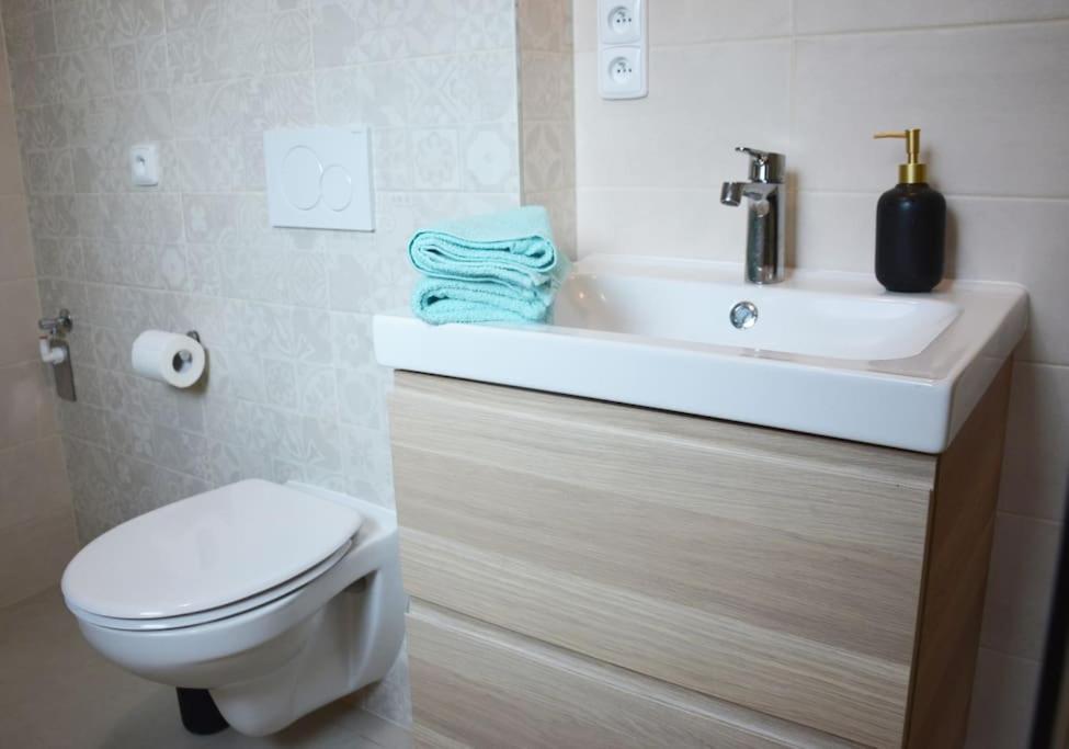 Apartman Kvetinovy Dum Hluk Exteriér fotografie